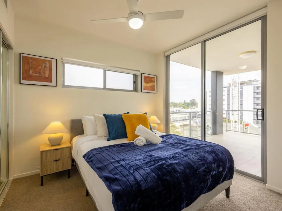 Modern 3Br Riverside Apt W Parking Near Shops And Park Brisbane Daire